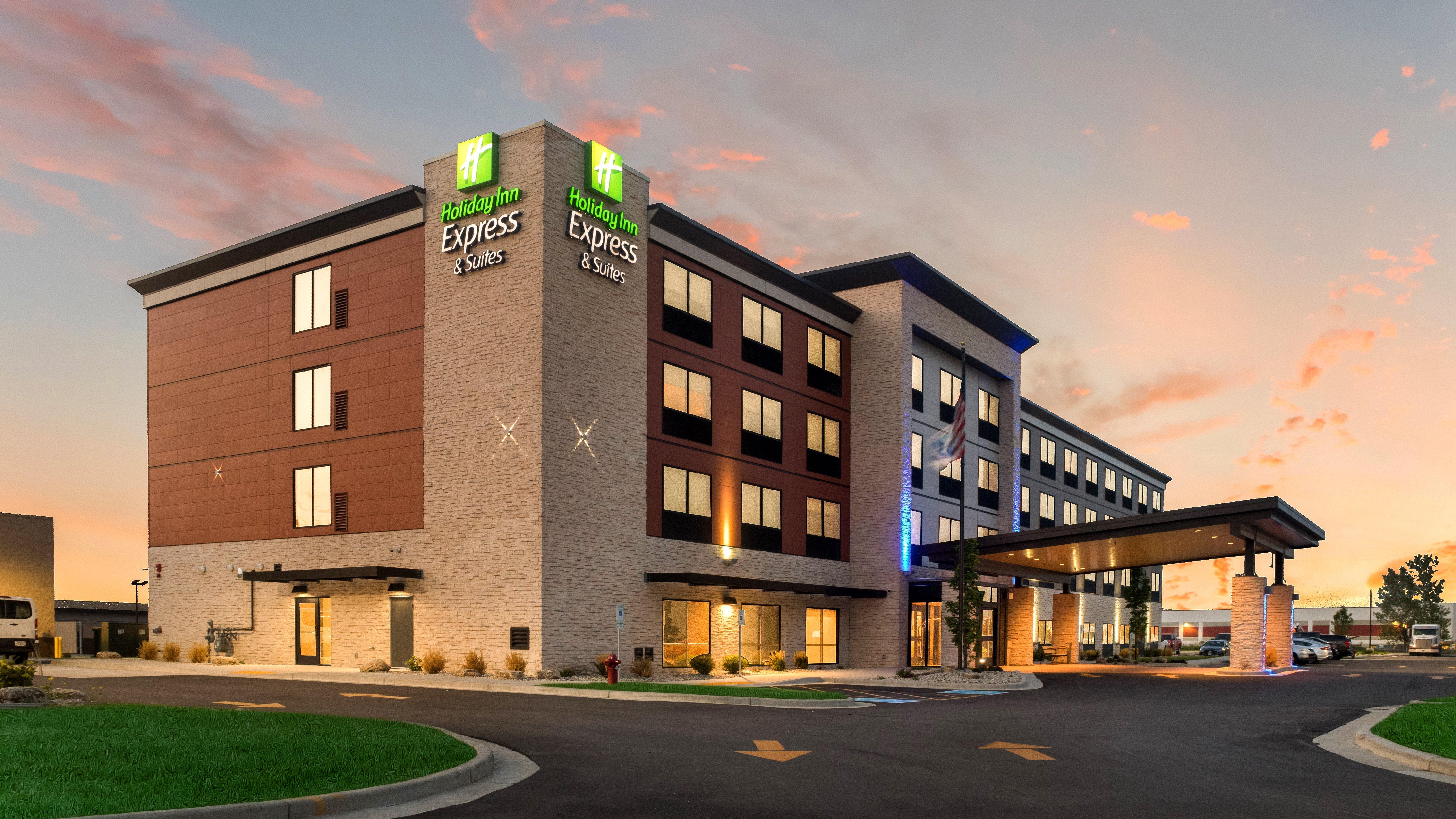 Holiday Inn Express & Suites Racine By Ihg Exterior photo