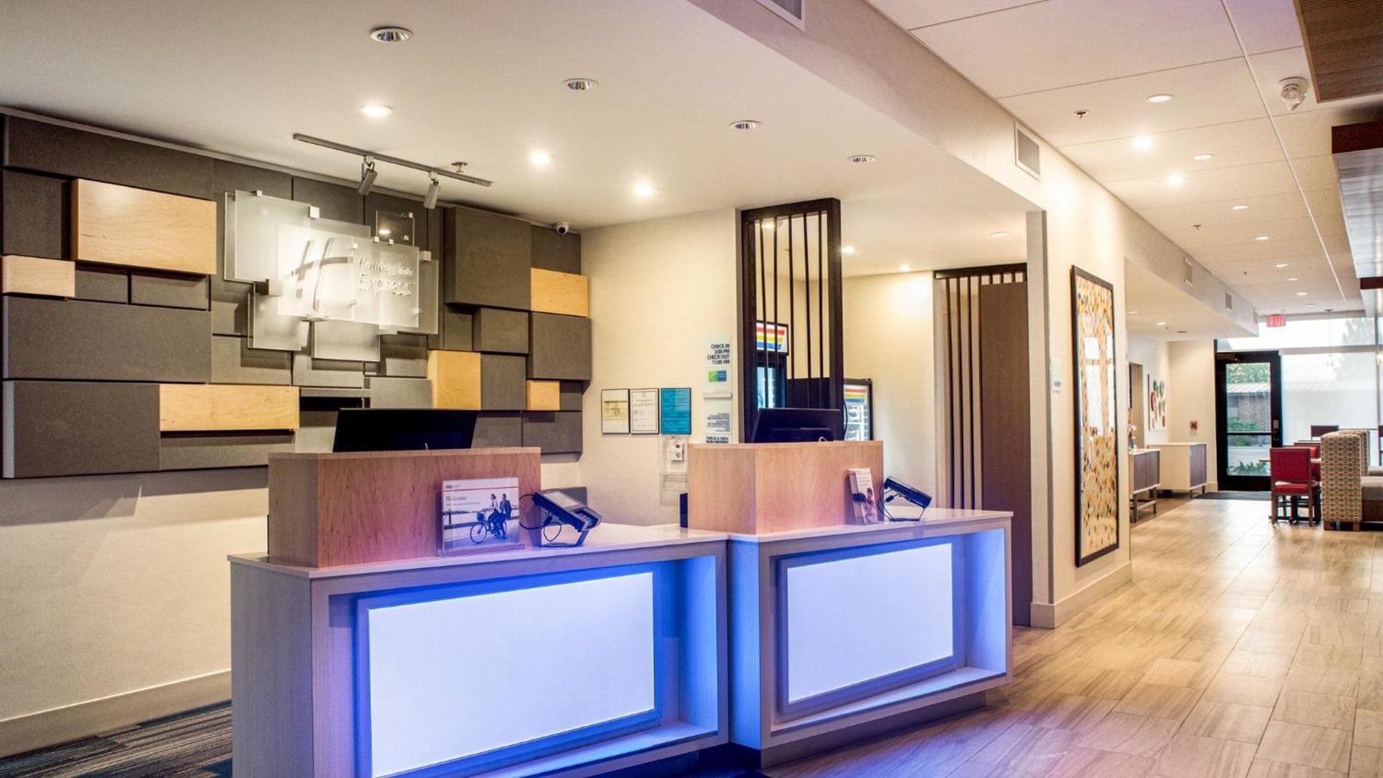 Holiday Inn Express & Suites Racine By Ihg Exterior photo