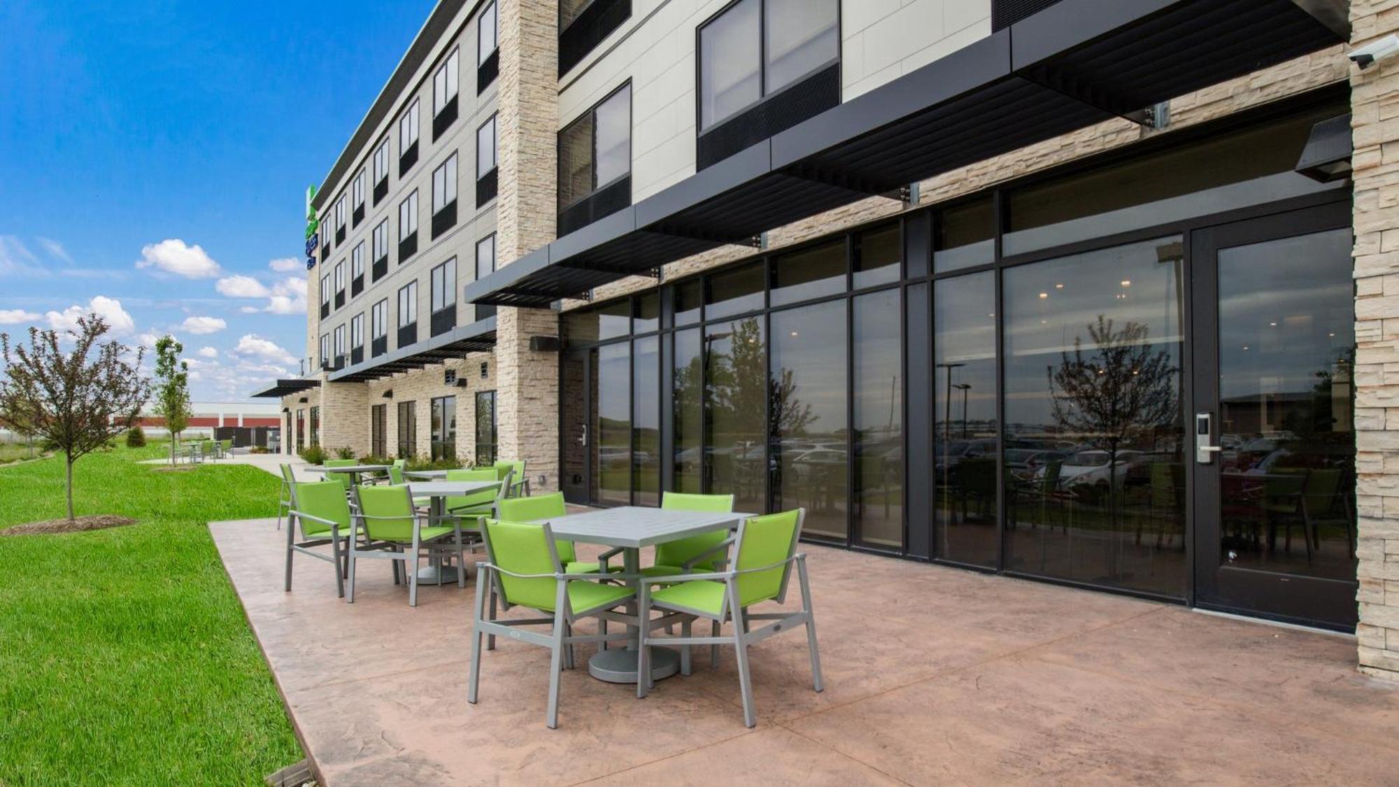 Holiday Inn Express & Suites Racine By Ihg Exterior photo