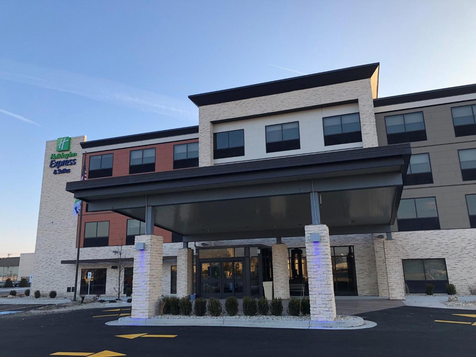 Holiday Inn Express & Suites Racine By Ihg Exterior photo