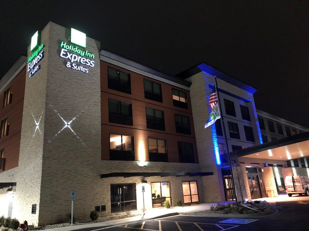 Holiday Inn Express & Suites Racine By Ihg Exterior photo